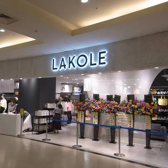 3/$40 🇯🇵 LAKOLE clip on earrings - Picture 4 of 4